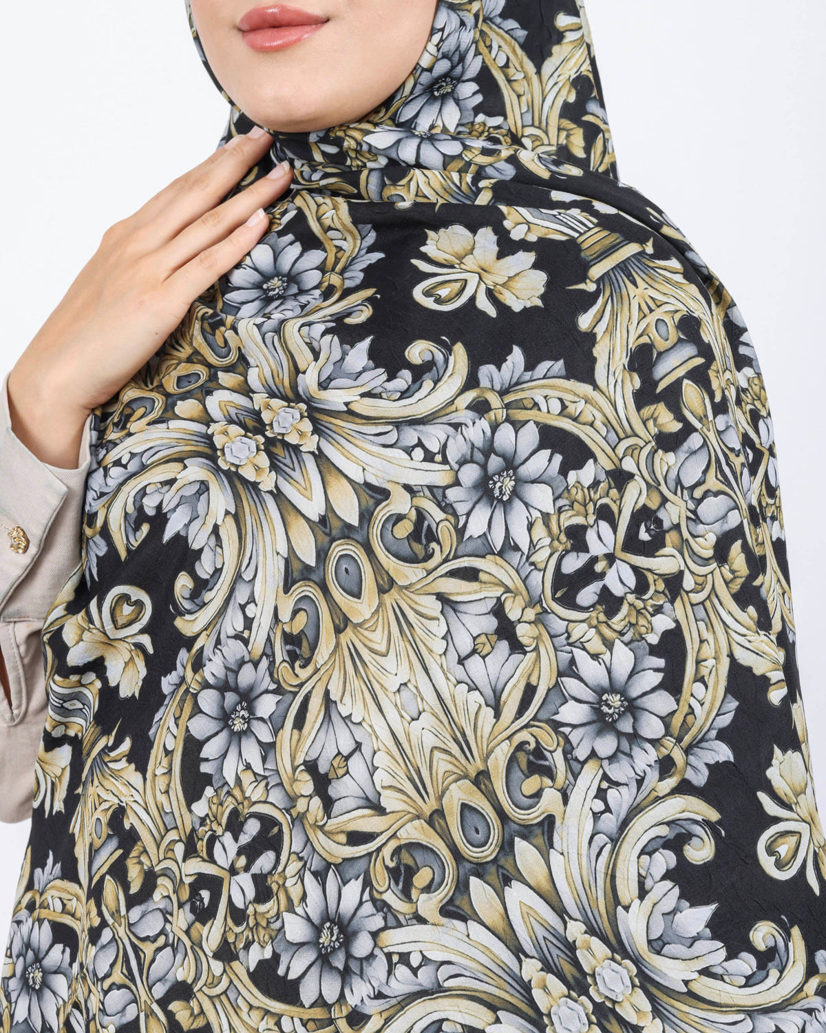 Soft Bambu Kraş Şal D040 Siyah-Gold, çiçekli desenli, 75 × 185 cm şal – görsel 4
