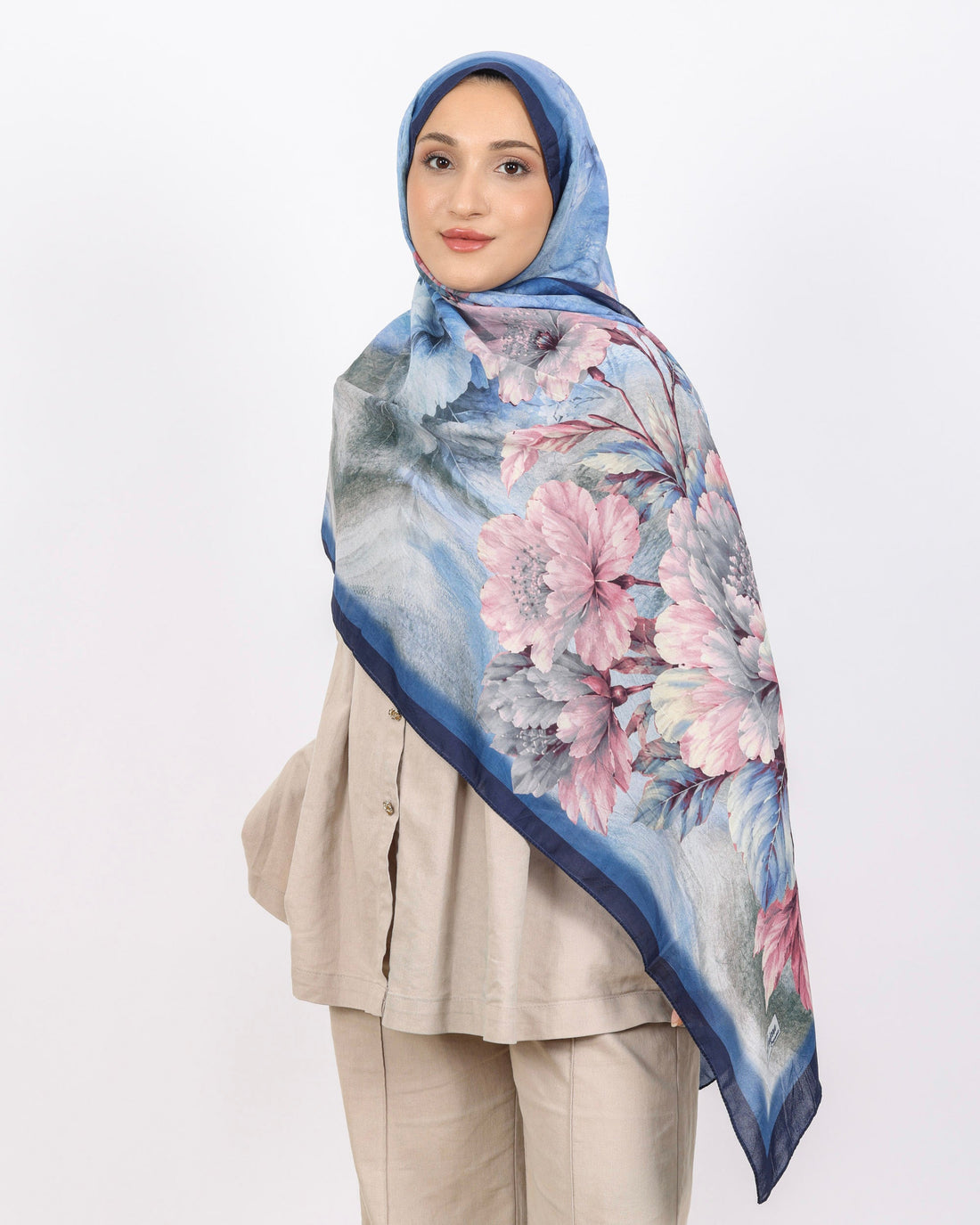 Soft Bambu Kraş Şal D041 Lacivert, çiçekli desenli, 75 × 185 cm şal – görsel 1