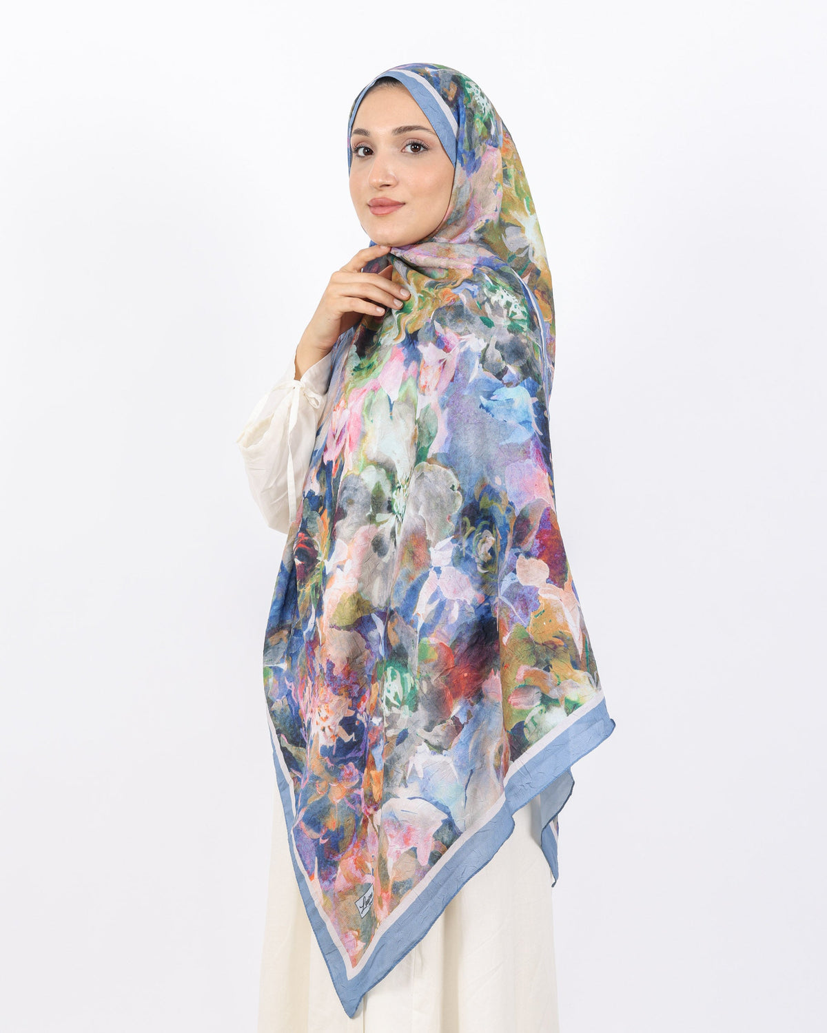 Soft Bambu Kraş Şal D053 Mavi-Beyaz, çiçekli desenli, 75 × 185 cm şal – görsel 3