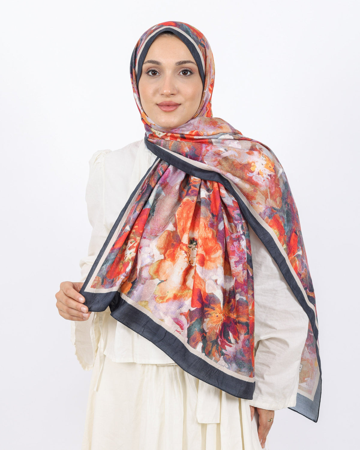 Soft Bambu Kraş Şal D053 Siyah, çiçekli desenli, 75 × 185 cm şal – görsel 2