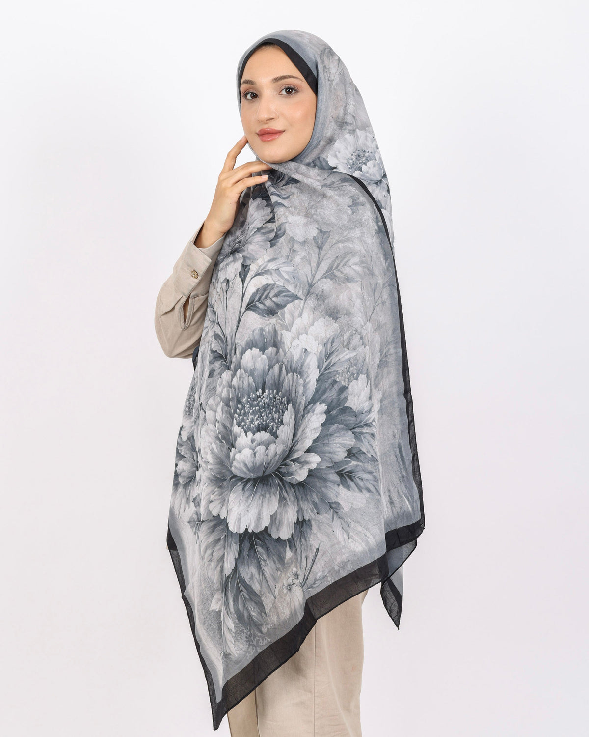 Soft Bambu Kraş Şal D041 Siyah-Gri, çiçekli desenli, 75 × 185 cm şal – görsel 1