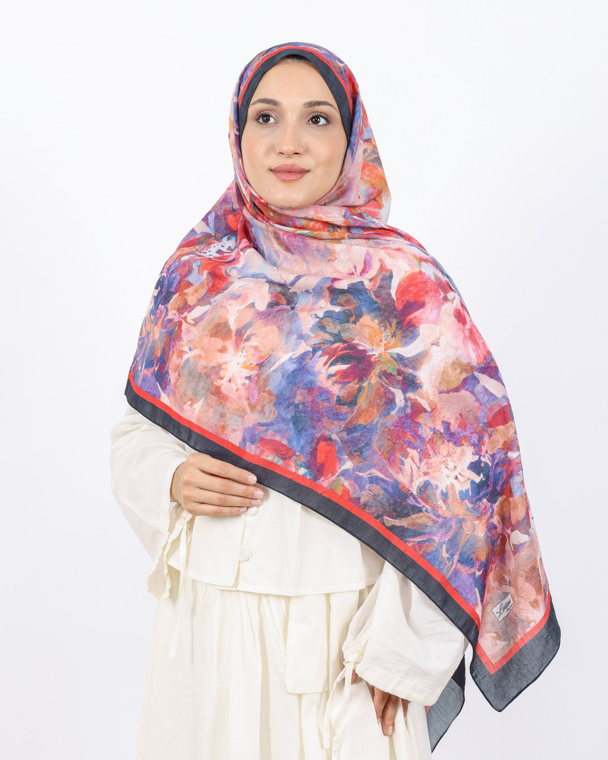 Soft Bambu Kraş Şal D053 Siyah-Kırmızı, çiçekli desenli, 75 × 185 cm şal – görsel 3