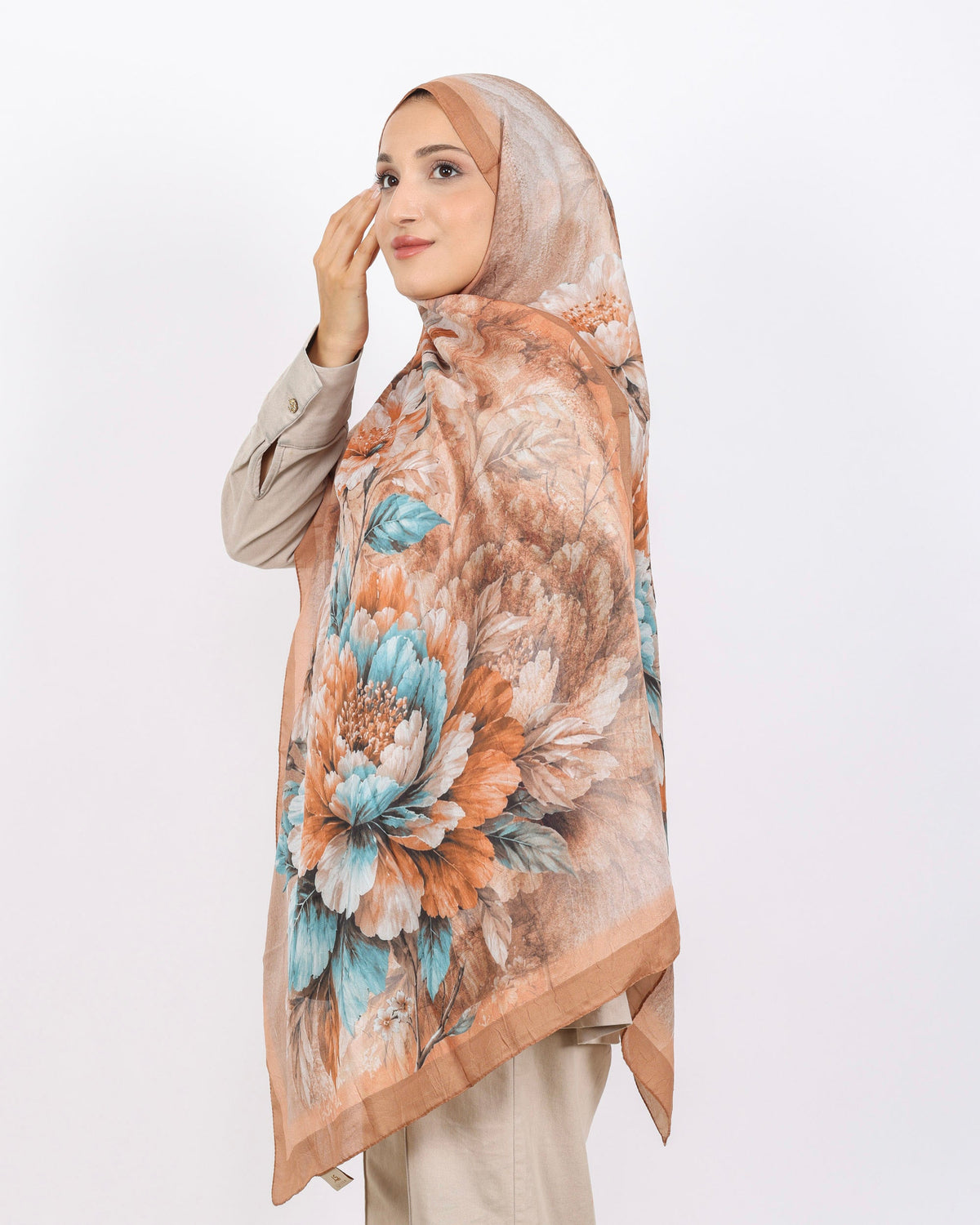 Soft Bambu Kraş Şal D041 Sütlü Kahve, çiçekli desenli, 75 × 185 cm şal – görsel 3