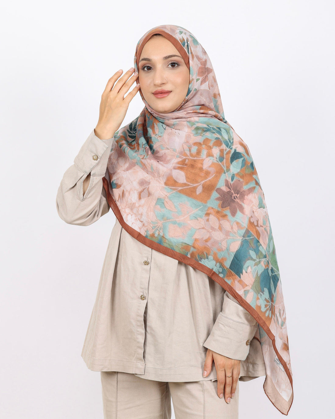 Soft Bambu Kraş Şal D042 Sütlü-Kahve, çiçekli desenli, 75 × 185 cm şal – görsel 1