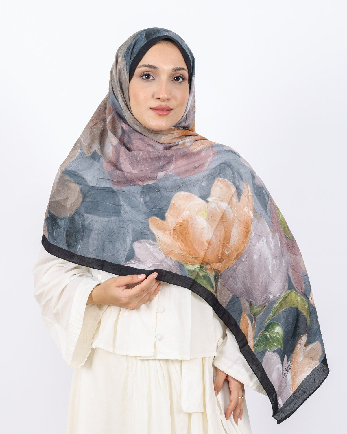 Soft Bambu Kraş Şal D054 Siyah-Gri, çiçekli desenli, 75 × 185 cm şal – görsel 3