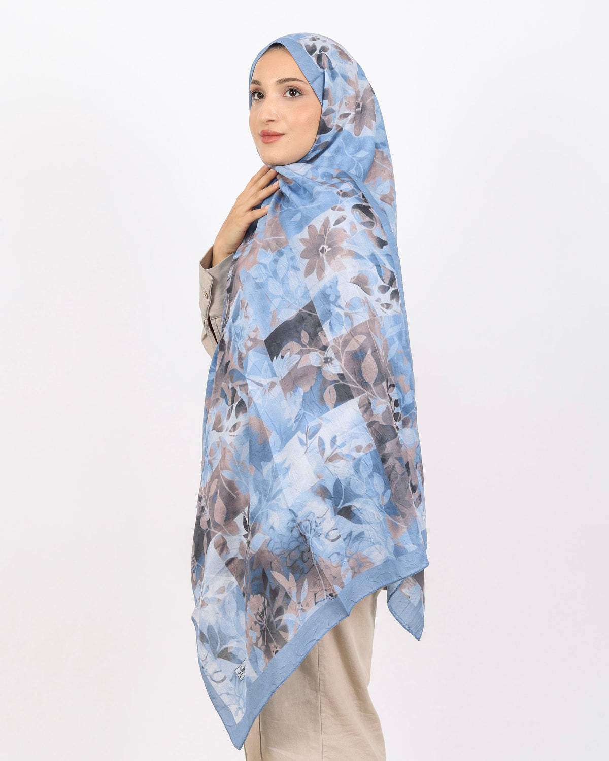 Soft Bambu Kraş Şal D042 Mavi, çiçekli desenli, 75 × 185 cm şal – görsel 3