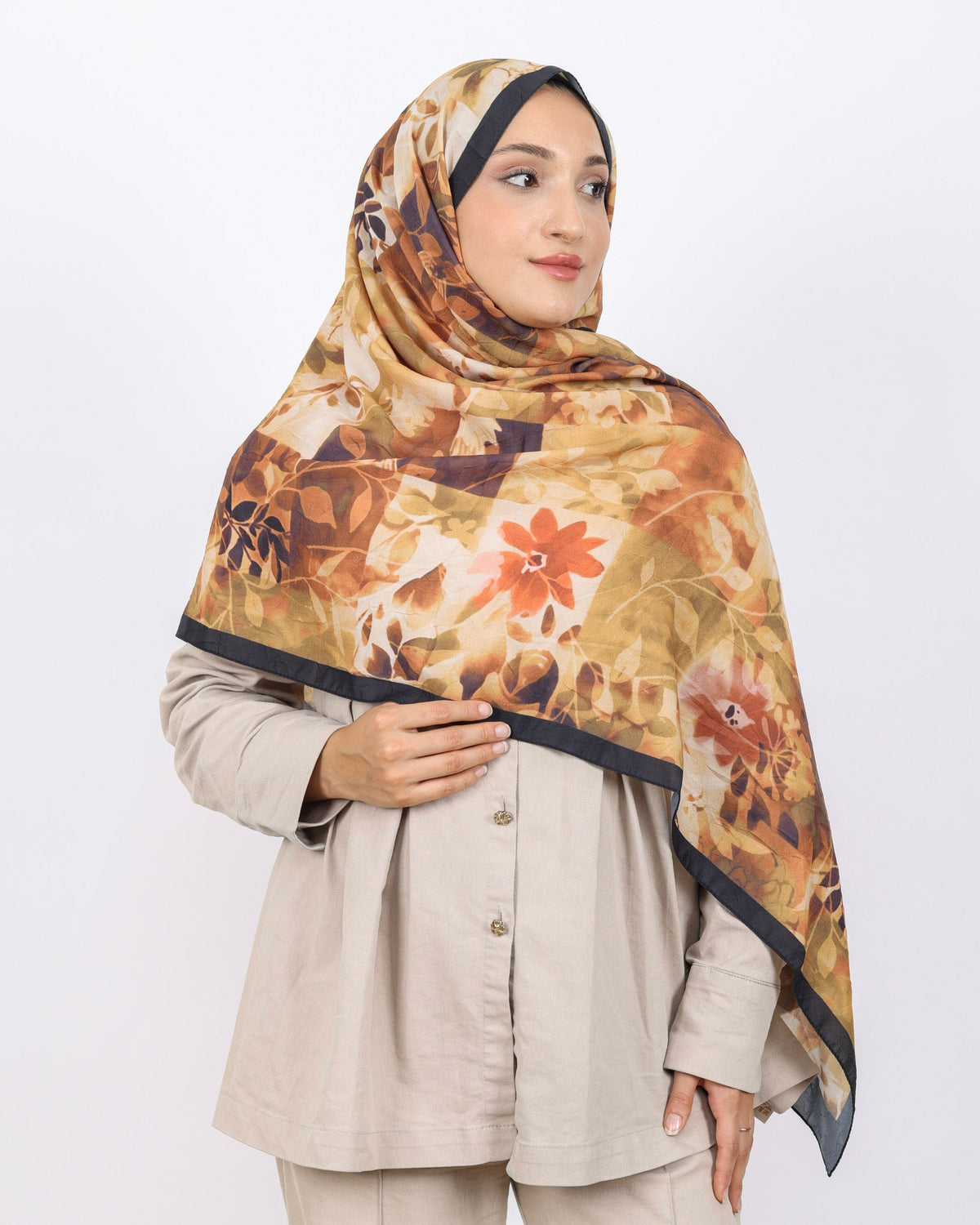 Soft Bambu Kraş Şal D042 Siyah-Gold, çiçekli desenli, 75 × 185 cm şal – görsel 1