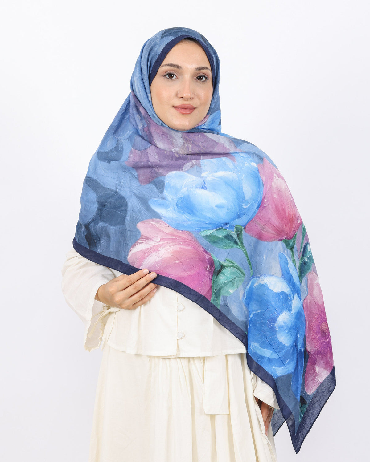 Soft Bambu Kraş Şal D054 Lacivert, çiçekli desenli, 75 × 185 cm şal – görsel 3