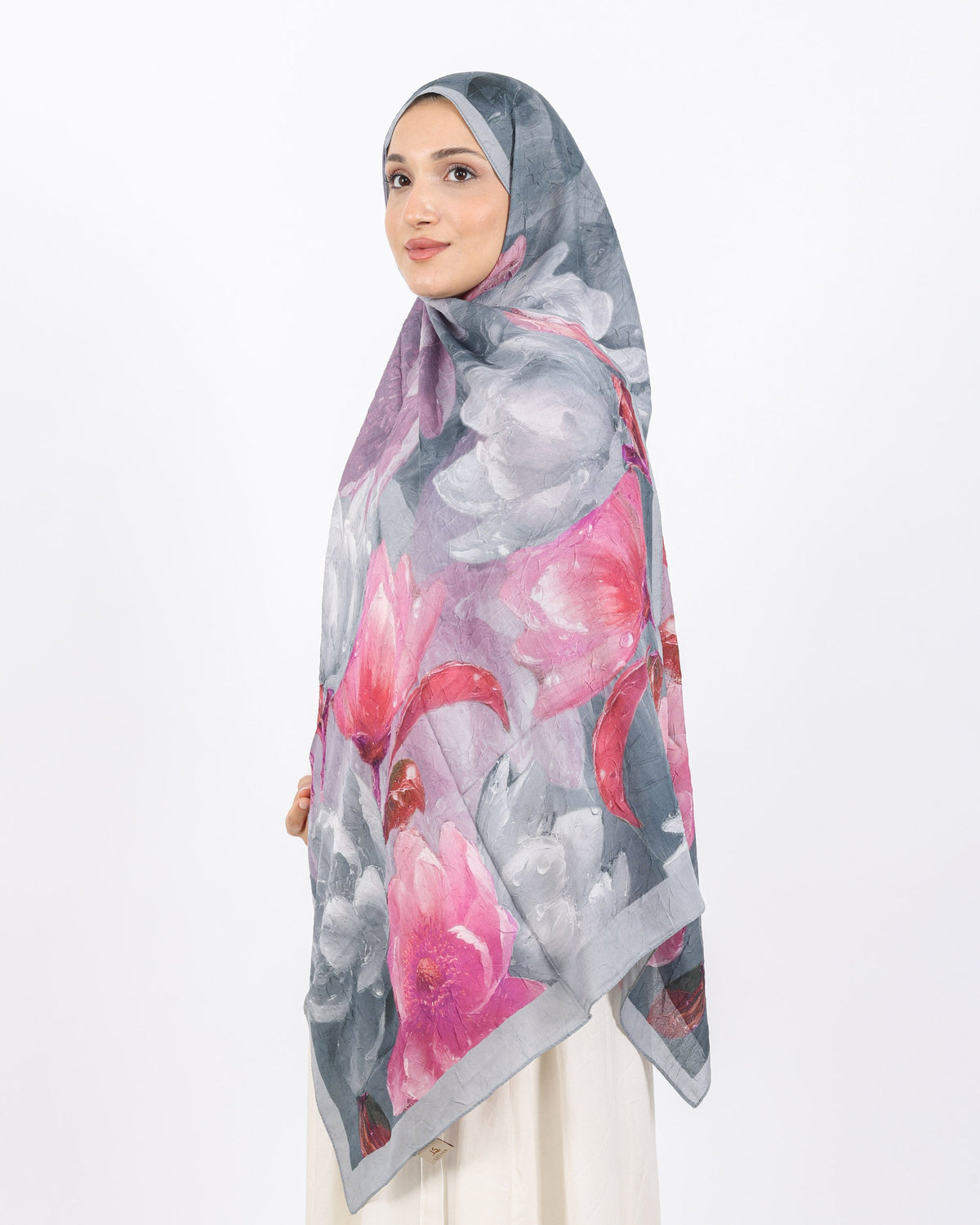Soft Bambu Kraş Şal D054 Gri, çiçekli desenli, 75 × 185 cm şal – görsel 3