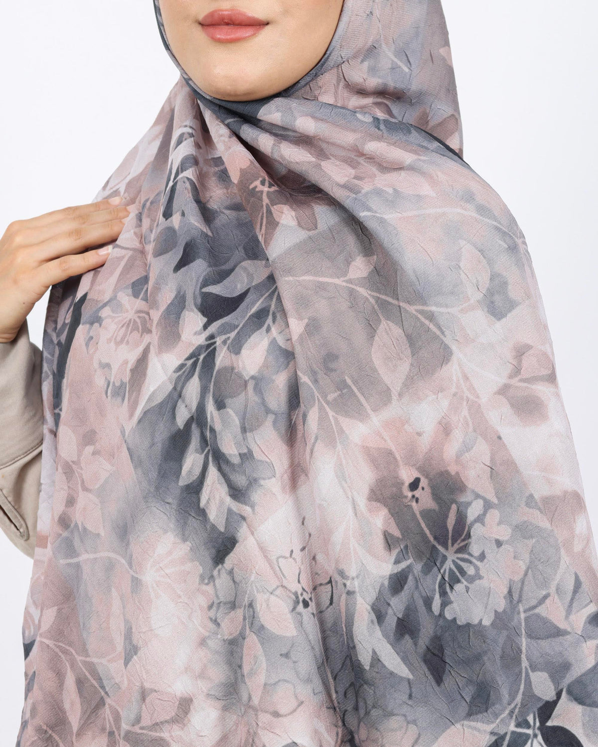 Soft Bambu Kraş Şal D042 Siyah-Pudra, çiçekli desenli, 75 × 185 cm şal – görsel 4