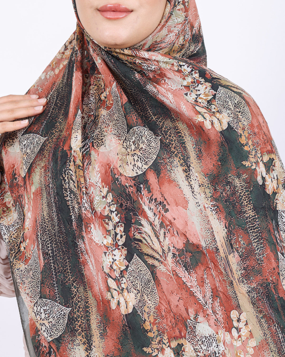 Soft Bambu Kraş Şal D048 Yeşil, yapraklı desenli, 75 × 185 cm şal – görsel 4
