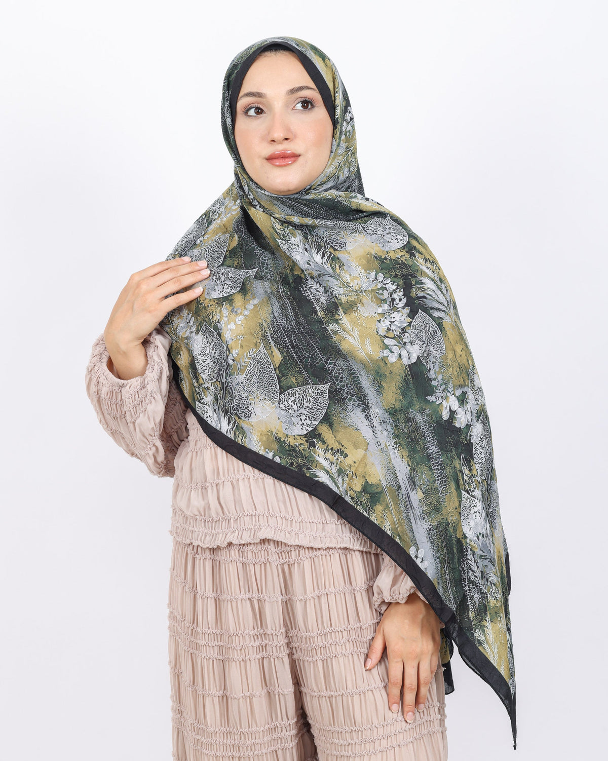 Soft Bambu Kraş Şal D048 Siyah, yapraklı desenli, 75 × 185 cm şal – görsel 1