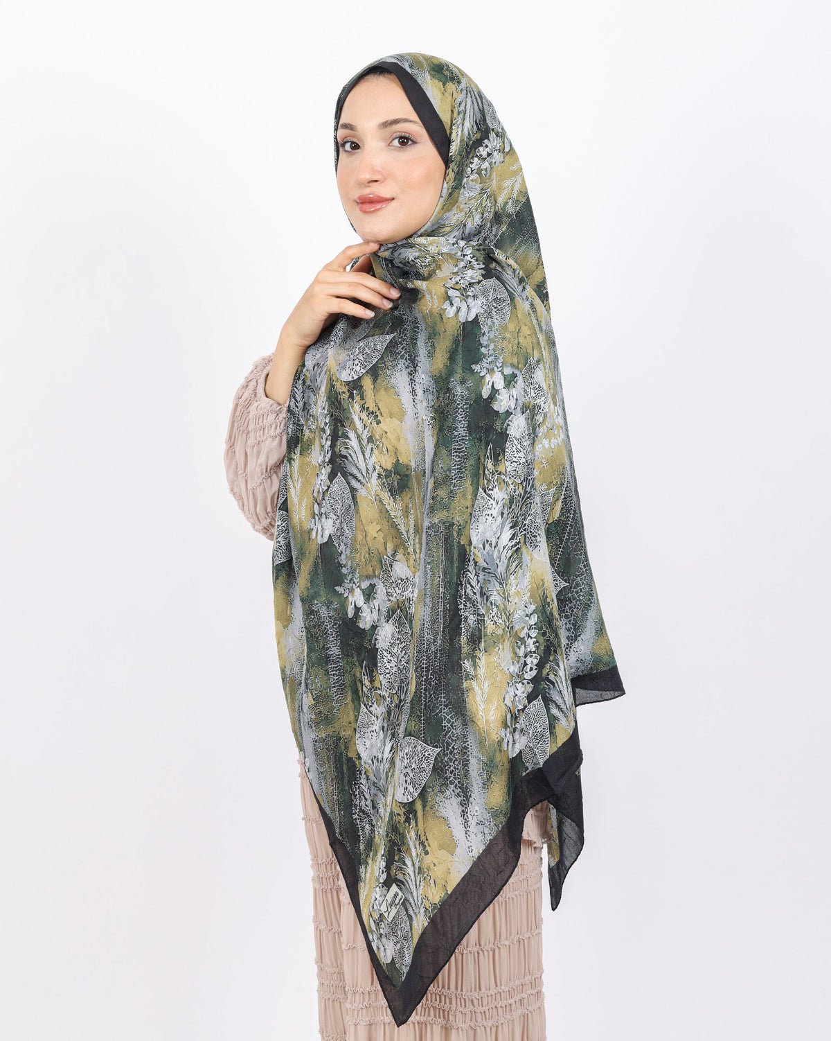 Soft Bambu Kraş Şal D048 Siyah, yapraklı desenli, 75 × 185 cm şal – görsel 3