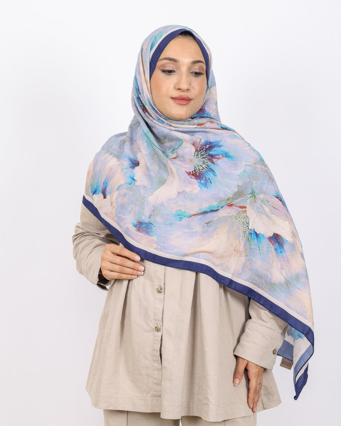 Soft Bambu Kraş Şal D044 Lacivert, çiçekli desenli, 75 × 185 cm şal – görsel 1