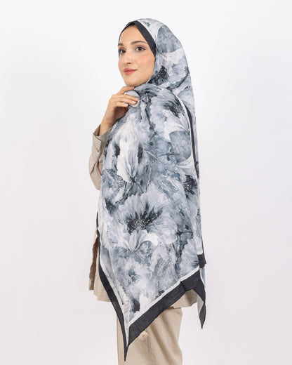 Soft Bambu Kraş Şal D044 Siyah-Beyaz, çiçekli desenli, 75 × 185 cm şal – görsel 3