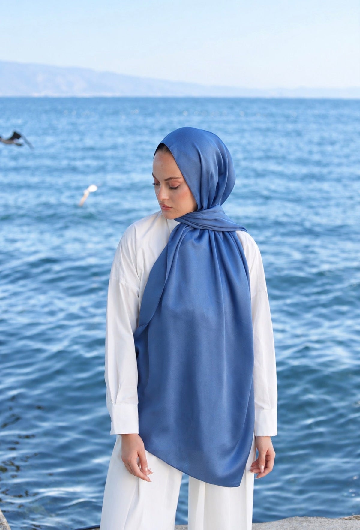 Düz Kristal Şal D019 İndigo Mavi, düz desenli, 75 × 185 cm şal – görsel 3